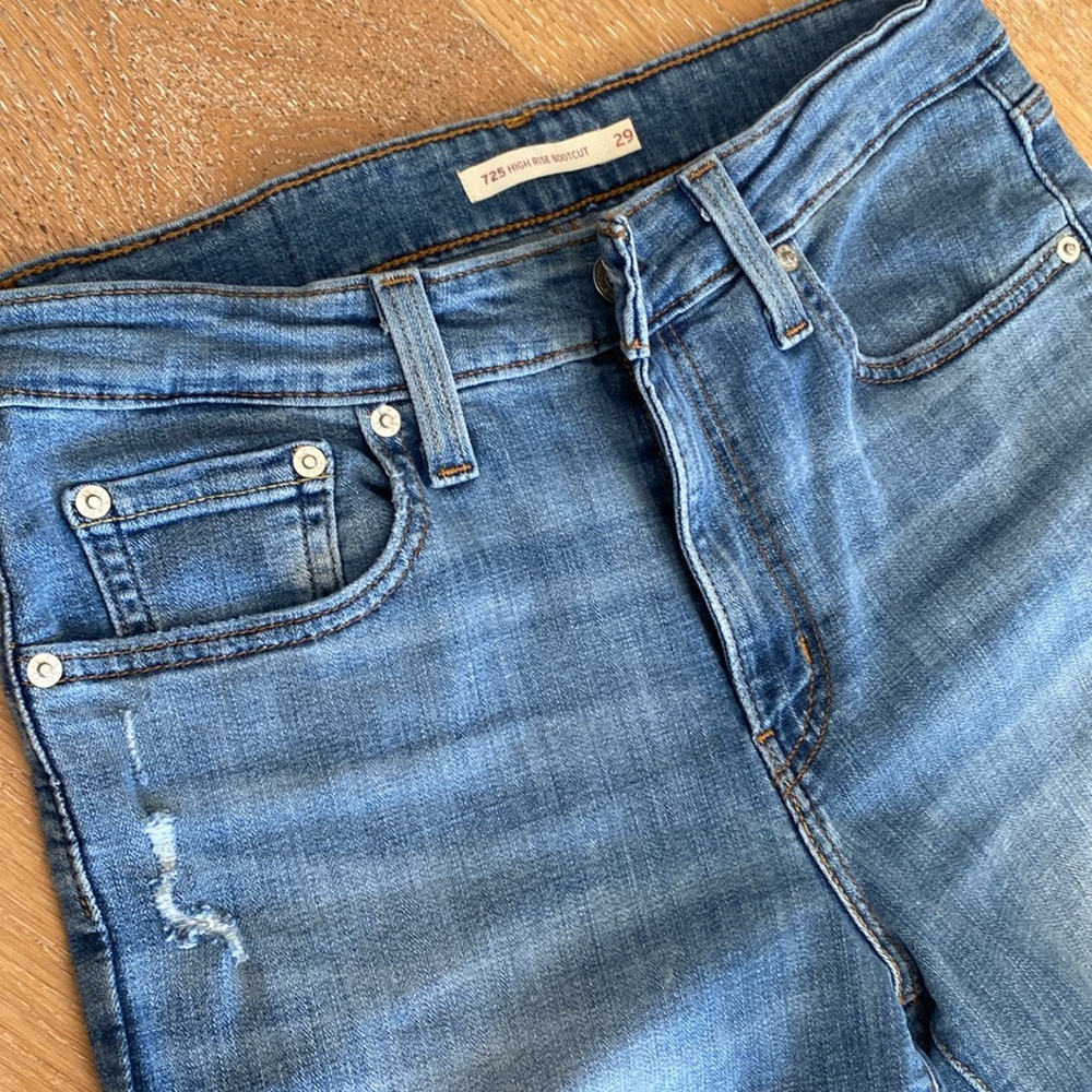 LEVI’S 725 High Rise Bootcut Distressed 8/29 (like new!) - Picture 4 of 14